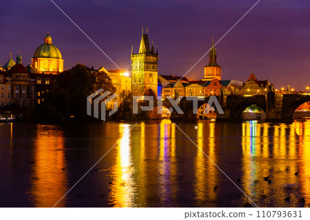 Night view of Charles Bridge, Prague 110793631