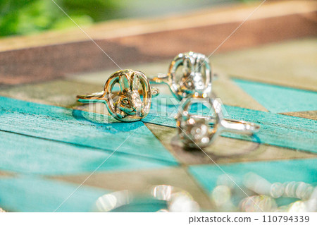 Image of stylish rings lined up Shop material 110794339