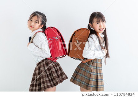 Elementary school student carrying a school bag Elementary school student carrying a school bag 110794924