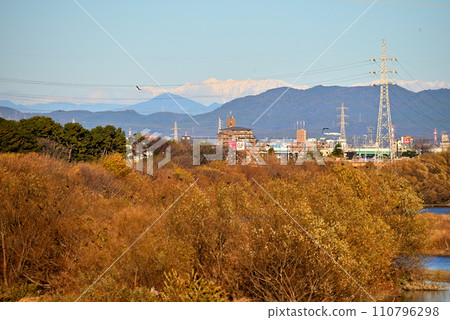 [Aichi Prefecture] Snow-capped Central Alps and Shonai River seen from Shinmeishibashi Bridge, Nishi Ward, Nagoya City 110796298