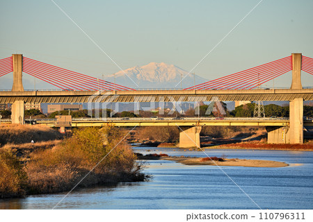 [Aichi Prefecture] Mt. Mitake and Nagoya Expressway Red Dragonfly Bridge dyed in the sunset 110796311