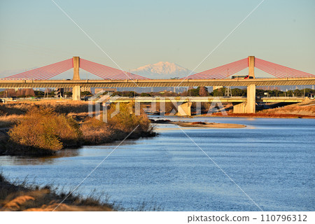 [Aichi Prefecture] Mt. Mitake and Nagoya Expressway Red Dragonfly Bridge dyed in the sunset 110796312