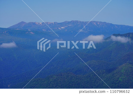 從尼比索圖山頂眺望旭岳、四圓岳、小泉山 110796632