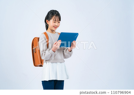 Elementary school girl with a tablet Elementary school girl with a tablet 110796904