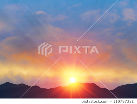 山脈和早晨的陽光 110797351