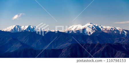 山梨名山百選 - 從龍嶽欣賞冬季南阿爾卑斯山的壯麗景色 山梨名山百選 - 從龍嶽欣賞冬季南阿爾卑斯山的壯麗景色 110798153