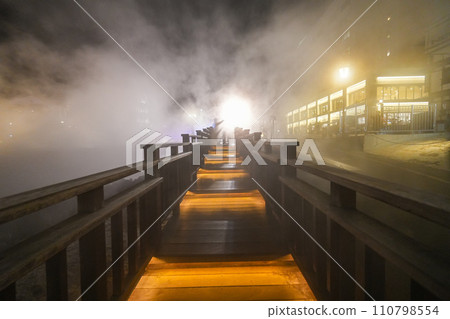 草津溫泉湯畑夜景2023 草津溫泉湯畑夜景2023 110798554