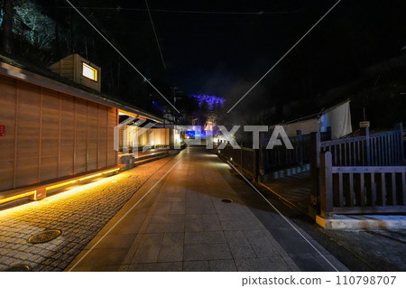 Kusatsu Onsen Nishinokawara Park night view 110798707