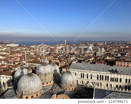 從天空看到的威尼斯城市景觀 110799671