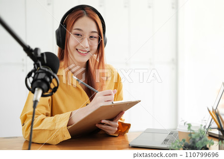 Live Podcast Session with Smiling Female Host. 110799696