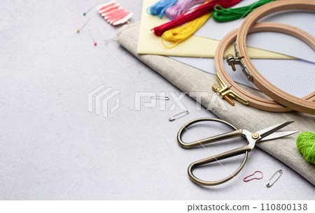 Embroidery hoop, fabric, thread and other accessories Embroidery hoop, fabric, thread and other accessories 110800138