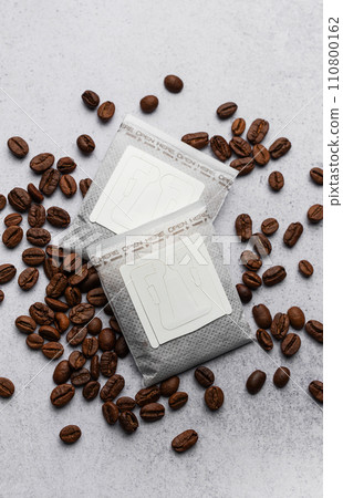 Drip coffee paper bags with coffee beans 110800162
