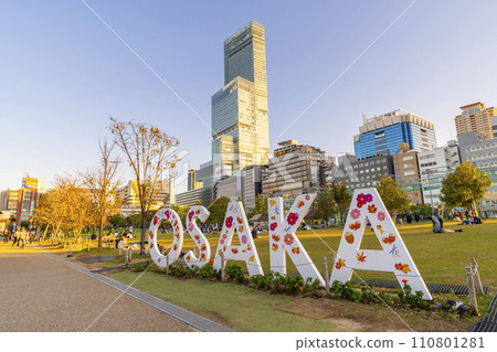 Abeno Harukas and OSAKA Monument seen from Tennoji Park Ten-Shiba Abeno Harukas and OSAKA Monument seen from Tennoji Park Ten-Shiba 110801281