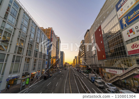 從阿倍野步行橋欣賞大阪城市夜景 從阿倍野步行橋欣賞大阪城市夜景 110801304