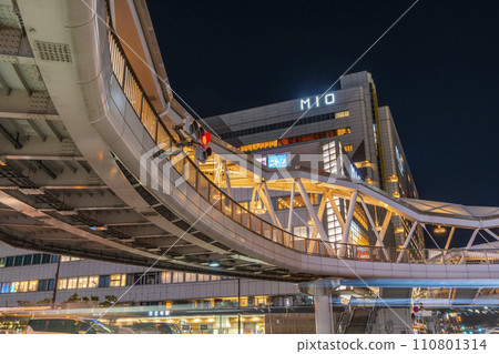 Osaka Abeno pedestrian bridge and Tennoji MIO night view Osaka Abeno pedestrian bridge and Tennoji MIO night view 110801314