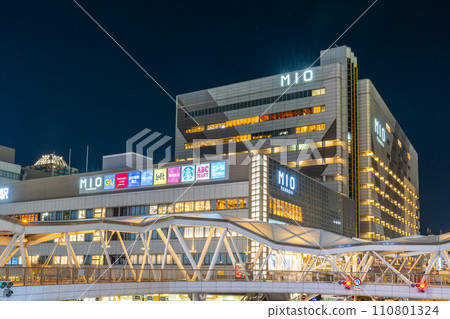 Osaka Abeno pedestrian bridge and Tennoji MIO night view Osaka Abeno pedestrian bridge and Tennoji MIO night view 110801324