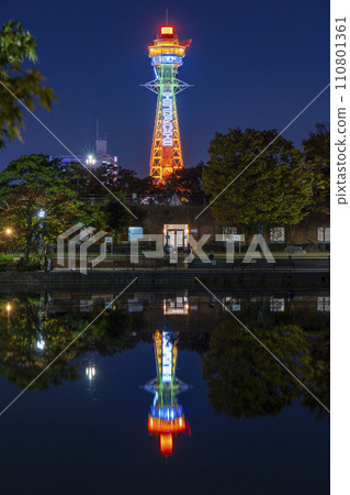 Tennoji Park at night, Mt. Chausu, upside-down Tsutenkaku reflected in the riverbed pond 110801361