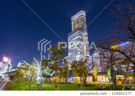 Night view of Abeno Harukas seen from Tennoji Park Ten-Shiba 110801377