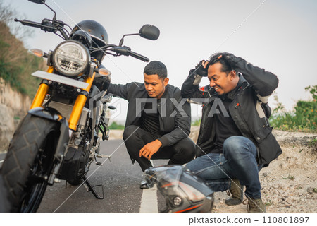 indonesian rider frustrated because broken motorbike 110801897
