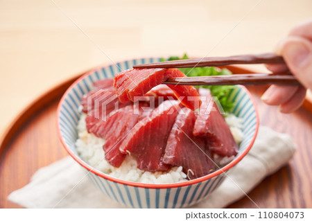 藍鰭鮪魚酸菜蓋飯 110804073