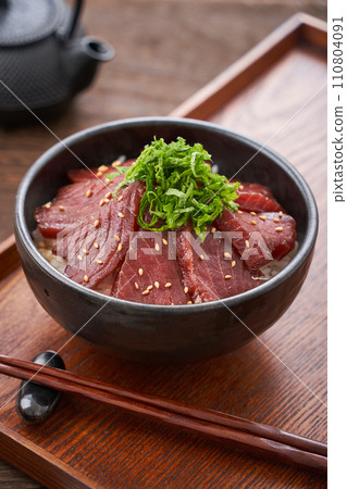 Bluefin tuna pickled rice bowl Bluefin tuna pickled rice bowl 110804091