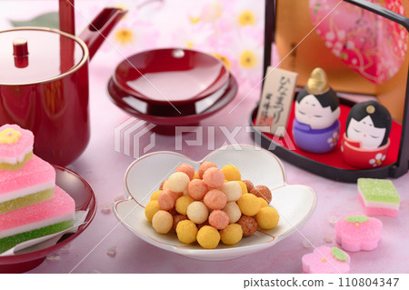 Doll's hail and Hinamatsuri sweets Doll's hail and Hinamatsuri sweets 110804347
