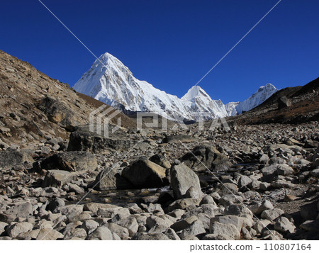 Trail of the Everest Base Camp Trek and snow covered Mount Pumori, Nepal. 110807164