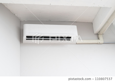 air conditioning system. pure indoor climate. With advanced technology and energy efficient operation, white room wall mounted unit ensures optimal temperature and ventilation. air conditioning system. pure indoor climate. With advanced technology and energy efficient operation, white room wall mounted unit ensures optimal temperature and ventilation. 110807537