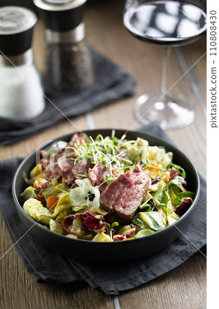 Fillet of beef sirloin with lettuce salad in plate on pub or restaurant 110808430