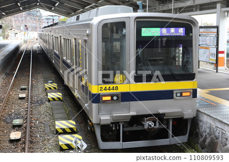 東武20400號列車在東武日光站等待出發 東武20400號列車在東武日光站等待出發 110809593