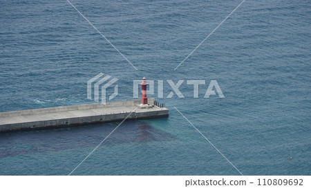 海和紅色燈塔 海和紅色燈塔 110809692