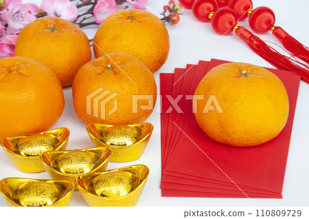 Side view of Mandarin oranges, golden ingot and other decoration. Chinese New Year celebration. 110809729