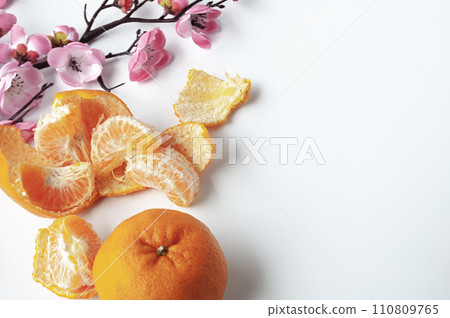 Top view of Mandarin oranges on white background with customizable space for text or wishes. Chinese New Year celebration. 110809765