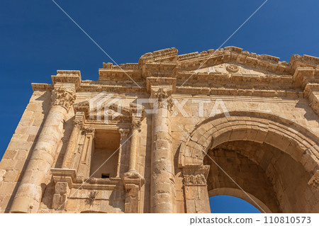 Bottom view of the Arch of Hadrian at Jerash. Jordan. Bottom view of the Arch of Hadrian at Jerash. Jordan. 110810573