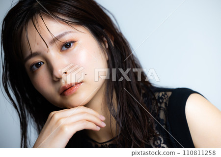 黑無袖的女人 110811258