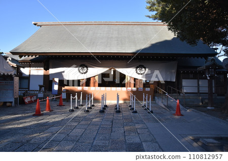 Shoin Shrine at the end of the year, Tokyo 110812957