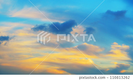 夕陽的天空美麗的風景 夕陽的天空美麗的風景 110813262