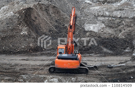 Kiev, Ukraine March 13, 2019: Workers repair equipment on the construction of the zero cycle foundation of the entertainment center 110814509