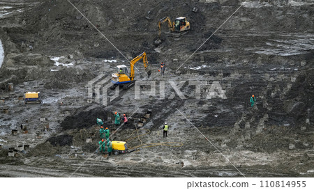Kiev, Ukraine March 13, 2019:  Workers and machinery - zero-cycle construction of the foundation of an entertainment center 110814955