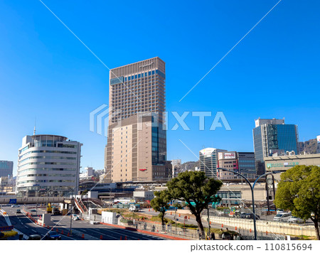 [Kobe City] Sannomiya station square cityscape 110815694