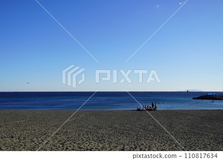 Calm Chigasaki coast during the New Year Calm Chigasaki coast during the New Year 110817634