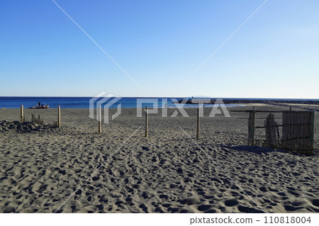 Calm Chigasaki coast during the New Year Calm Chigasaki coast during the New Year 110818004