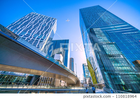 Japan's Tokyo cityscape: Airplanes, Shibuya Stream, Sakuragaoka Exit redevelopment... Escape from the coronavirus and move into a new era = August 25th 110818964