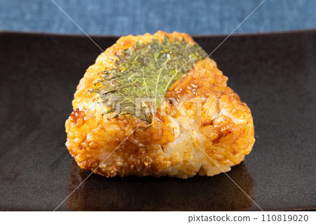美味的烤飯糰 110819020