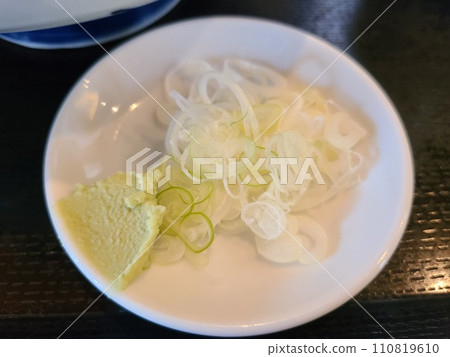 切碎的蔥和芥末 110819610