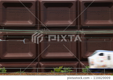 JR Kyoto Line Meiji Chocolate and Limited Express Haruka Hello Kitty 110820009