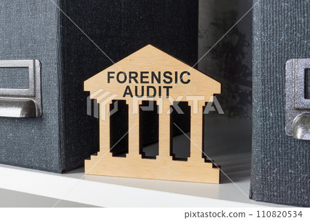 Plate with words forensic audit and folders. 110820534
