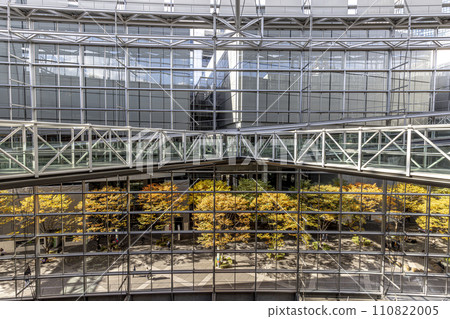 detail of the Tokyo International Forum window 110822005
