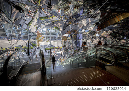 view of the mirrored interior of Tokyu Plaza Omotesando 110822014