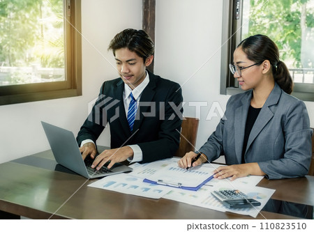 businesswomen and businessmen team meeting to plan strategies to increase business income businesswomen and businessmen team meeting to plan strategies to increase business income 110823510